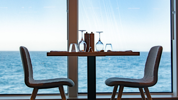 HX Hurtigruten Expeditions, MS Fridtjof Nansen, Aune Restaurant ©Ted Gatlin.jpg